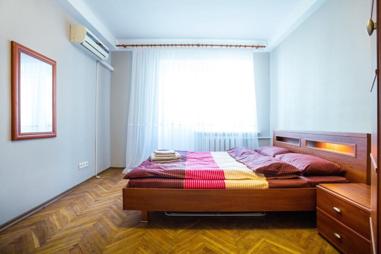 Apartment Near Metro Pecherskaya Kiev Exterior foto